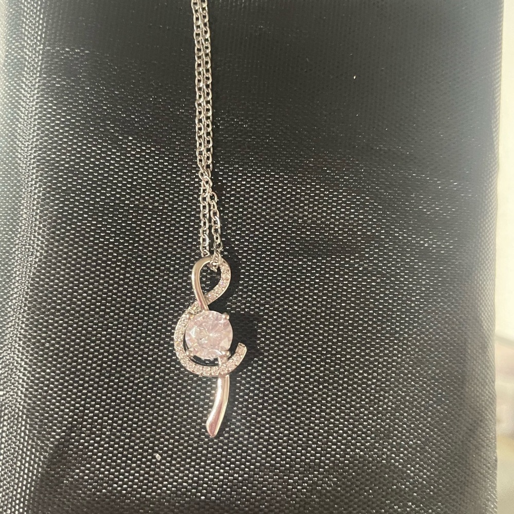 Elegant Silver Pendant Necklace